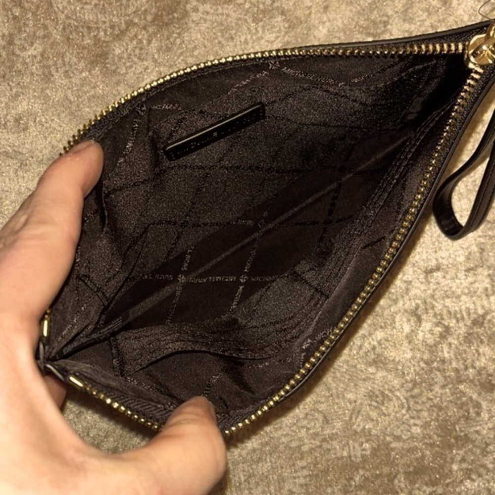 Brand New Michael Kors Large Zippered Clutch Wristlet Black & Gold Jet Set - Picture 11 of 15